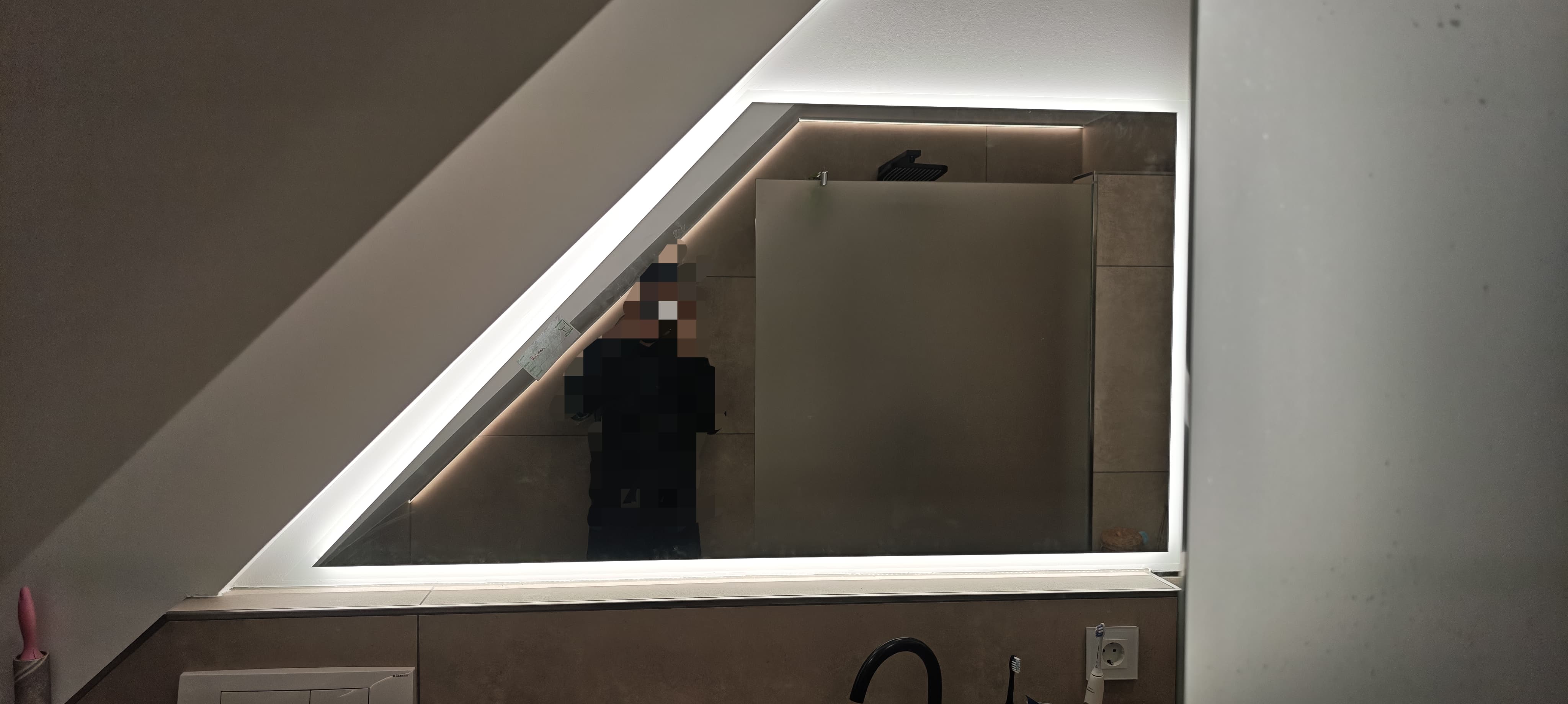 LED-Badspiegel abgeschrägt Ansicht 1